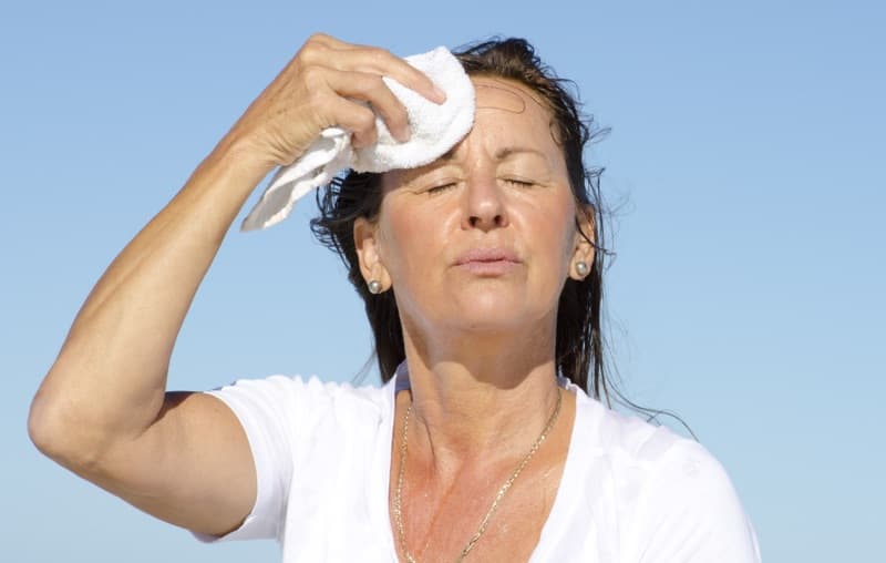 Le vampate di calore della menopausa peggiorano in estate?